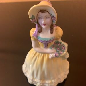 Coalport Figurine Peggy Made In England  In  Good Condition A.D. 1750.